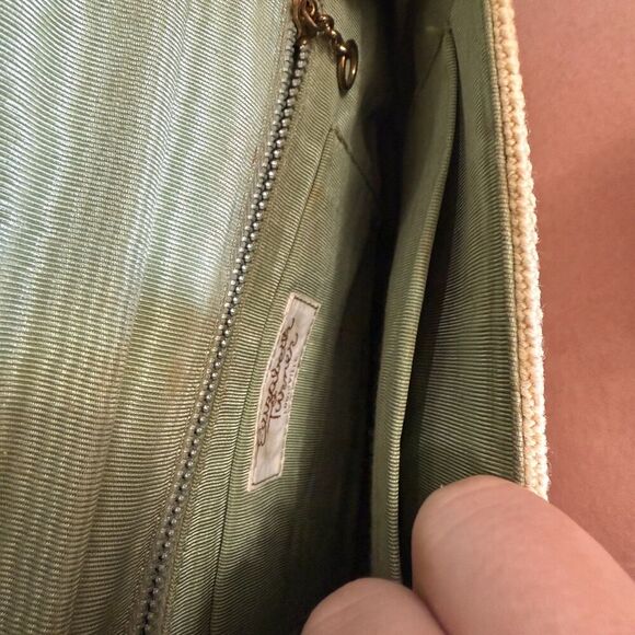 Vintage ELIZABETH‎ TURNER Louisville Iris Floral Ivory Needlepoint Purse - Picture 3 of 5